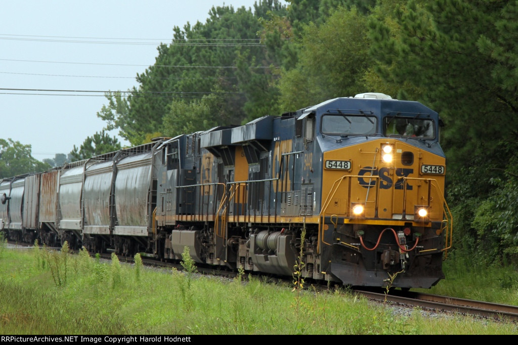 CSX 5448 leads train F728 